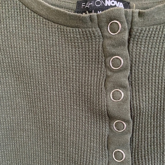 olive green cropped long sleeve - Picture 2 of 3